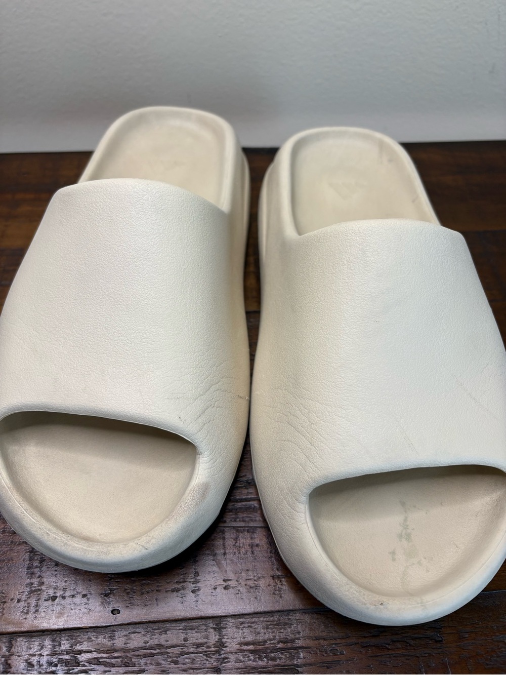 Women’s Size 8 Beige/Bone Color Adidas Yeezy Slides - Picture 13 of 13